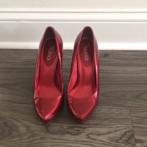 Hidden platform pump